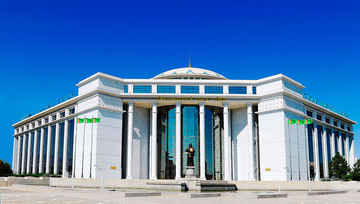 Türkmenistanyň kazylarynyň VIII maslahaty