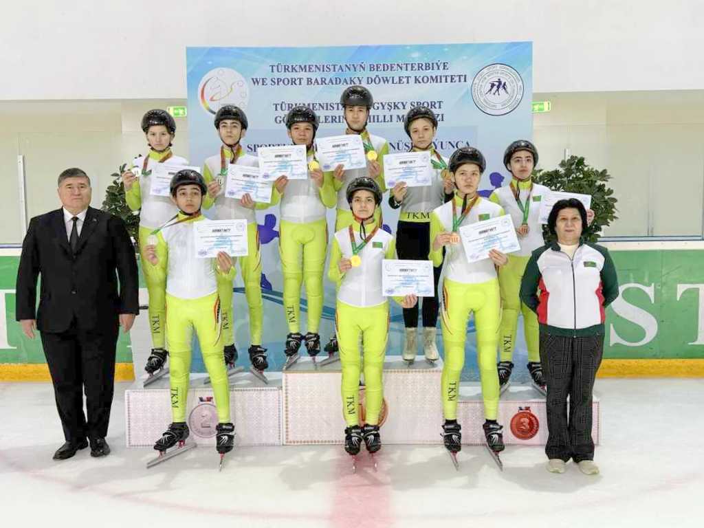 В Ашхабаде прошло первенство спортивной школы по шорт-треку