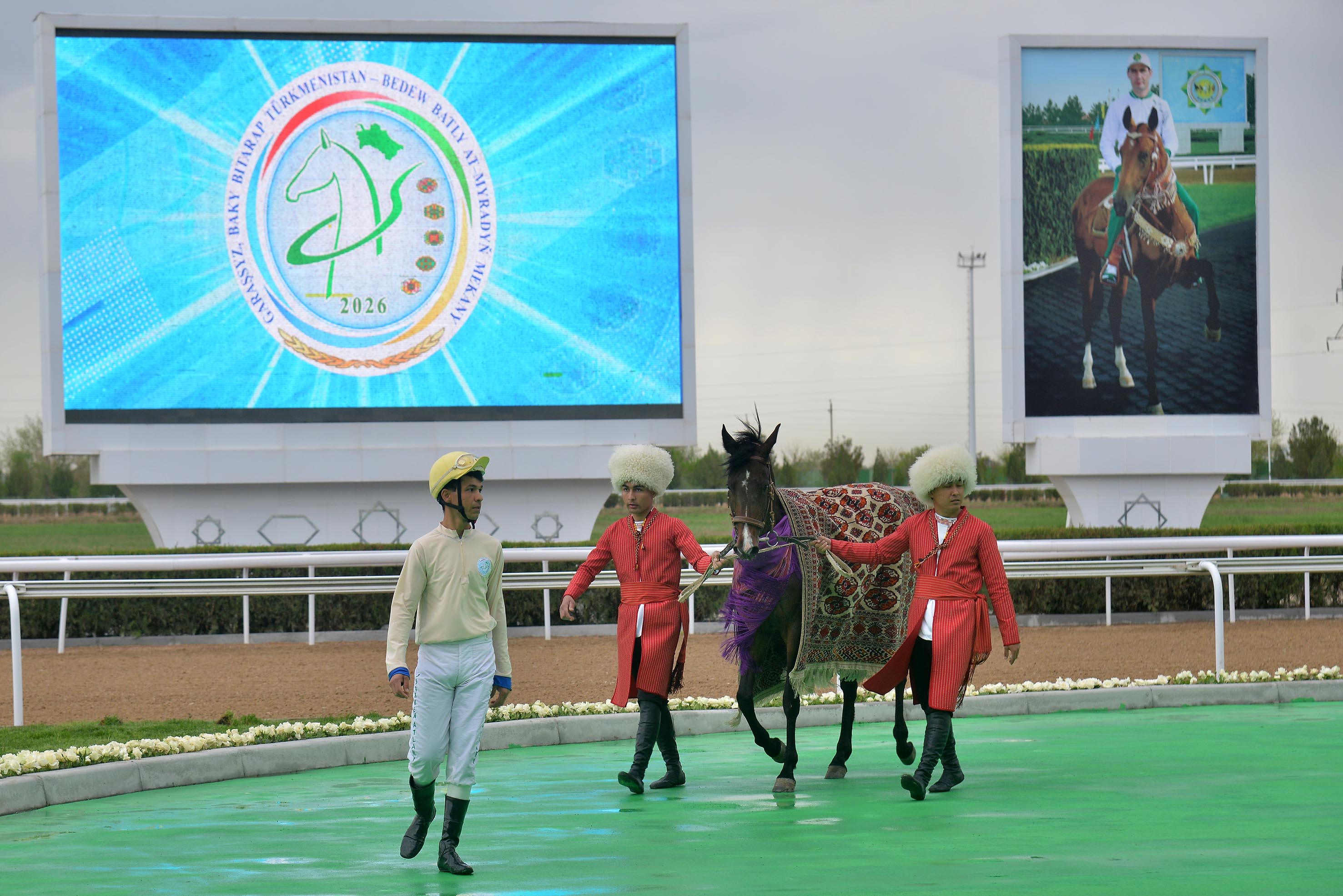 В Лебапском велаяте дан старт весеннему сезону скачек