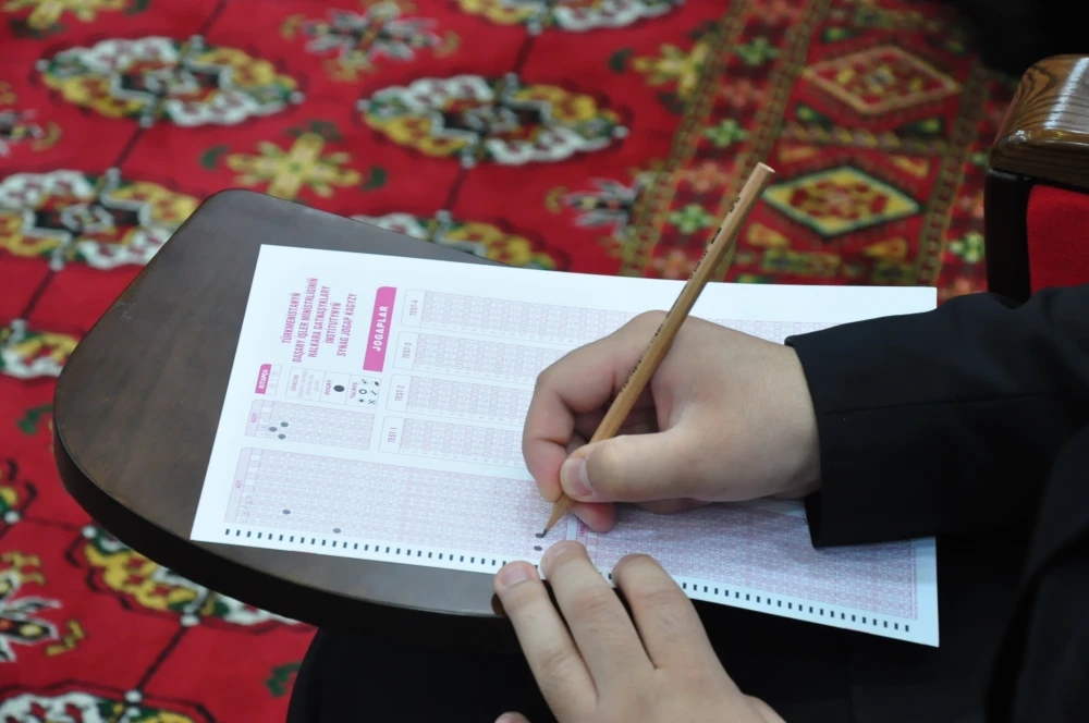 В туркменском вузе стартовали предметные олимпиады для школьников в честь Международного дня образования