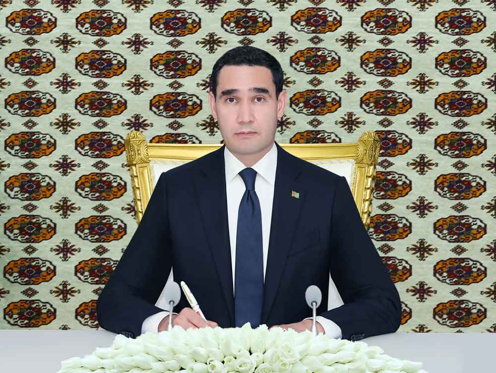 Türkmenistanyň Prezidenti Serdar Berdimuhamedowyň Mary welaýatynyň Ýolöten etrabynyň Ymambaba geňeşliginde täze, döwrebap şäherçäniň düýbüni tutmak dabarasyndaky ÇYKYŞY