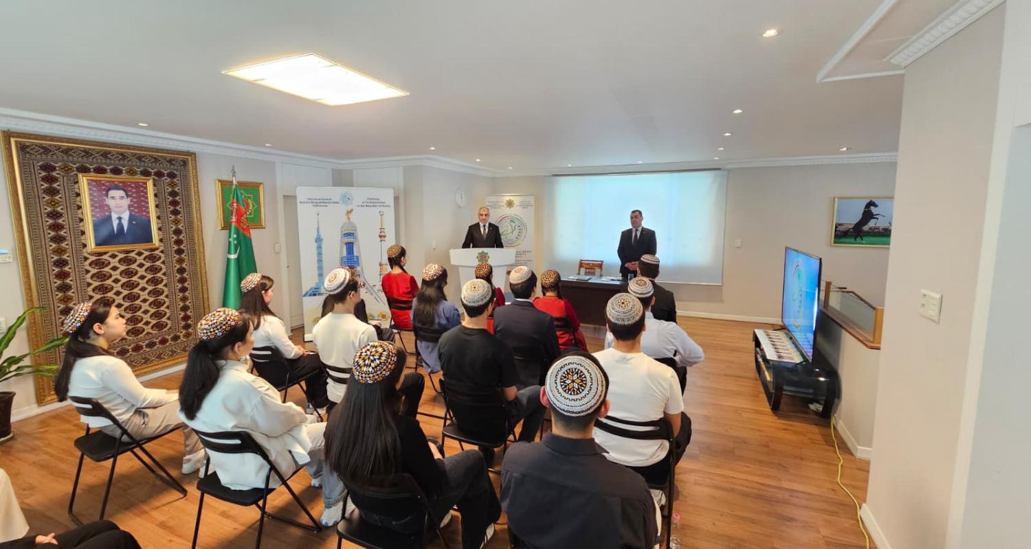 Türkmenistanyň Daşary işler ministriniň orunbasary Koreýa Respublikasynda bilim alýan türkmen talyplary bilen duşuşdy