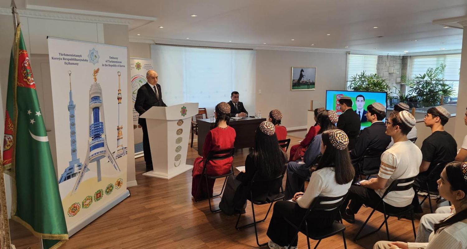 Türkmenistanyň Daşary işler ministriniň orunbasary Koreýa Respublikasynda bilim alýan türkmen talyplary bilen duşuşdy