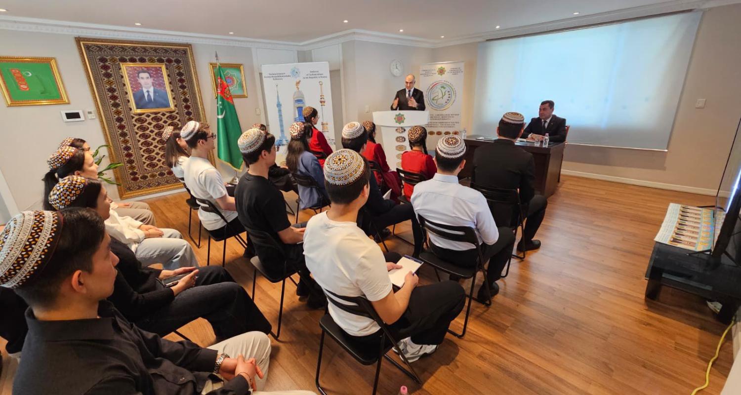 Türkmenistanyň Daşary işler ministriniň orunbasary Koreýa Respublikasynda bilim alýan türkmen talyplary bilen duşuşdy
