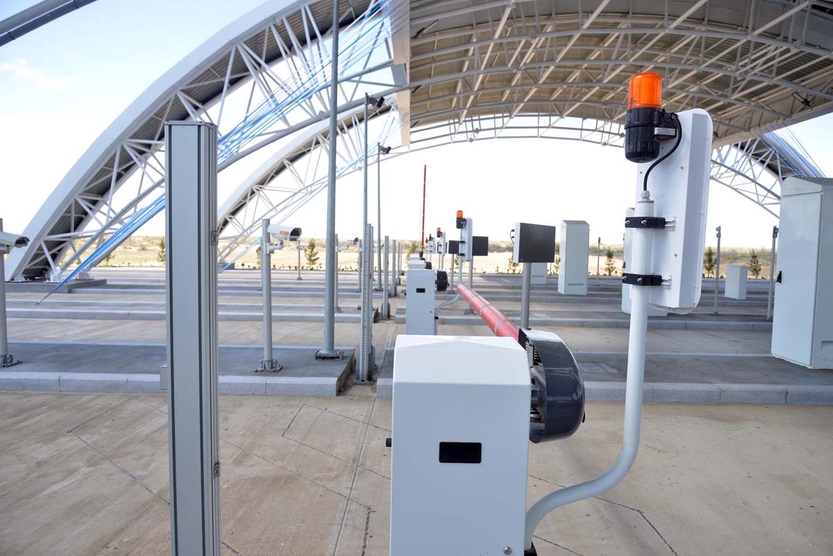 Türkmenistanyň Prezidenti Serdar Berdimuhamedow ýokary tizlikli awtomobil ýolunyň jemleýji tapgyrynyň açylyş dabarasyna gatnaşdy