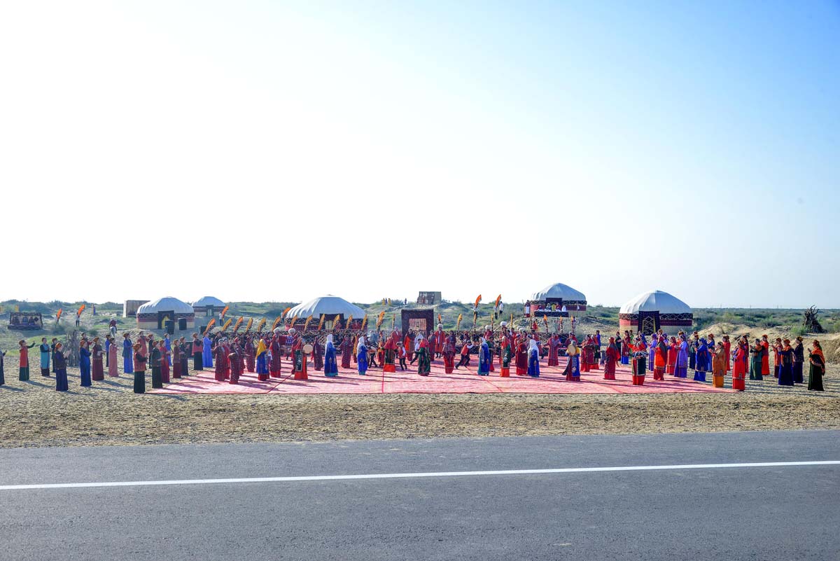 Türkmenistanyň Prezidenti Serdar Berdimuhamedow ýokary tizlikli awtomobil ýolunyň jemleýji tapgyrynyň açylyş dabarasyna gatnaşdy