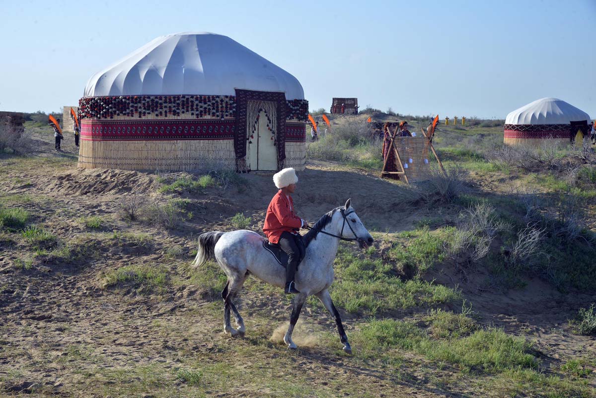 Türkmenistanyň Prezidenti Serdar Berdimuhamedow ýokary tizlikli awtomobil ýolunyň jemleýji tapgyrynyň açylyş dabarasyna gatnaşdy