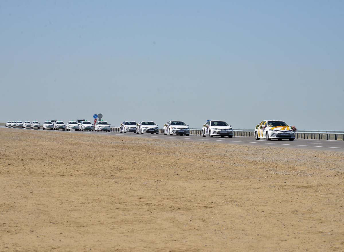 Türkmenistanyň Prezidenti Serdar Berdimuhamedow ýokary tizlikli awtomobil ýolunyň jemleýji tapgyrynyň açylyş dabarasyna gatnaşdy