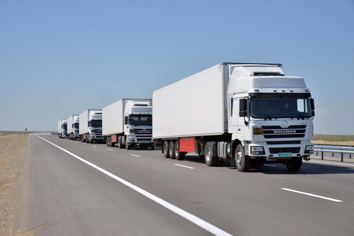 Türkmenistanyň Prezidenti Serdar Berdimuhamedow ýokary tizlikli awtomobil ýolunyň jemleýji tapgyrynyň açylyş dabarasyna gatnaşdy