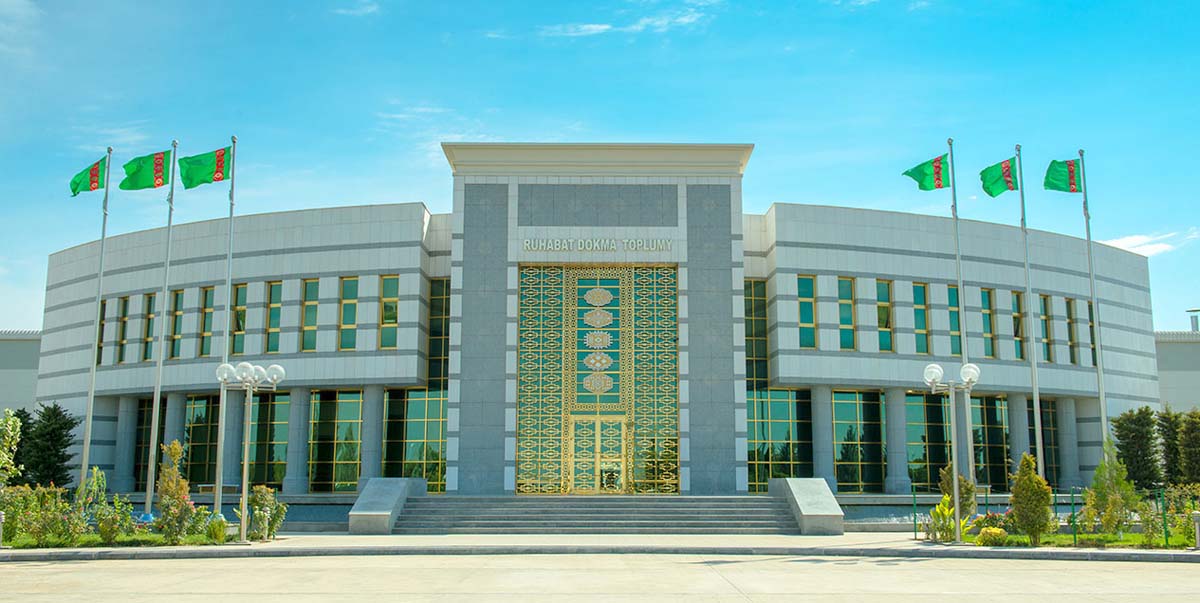 Ткани Рухабадского комплекса представлены в широком ассортименте в ТЦ «Алтын асыр»