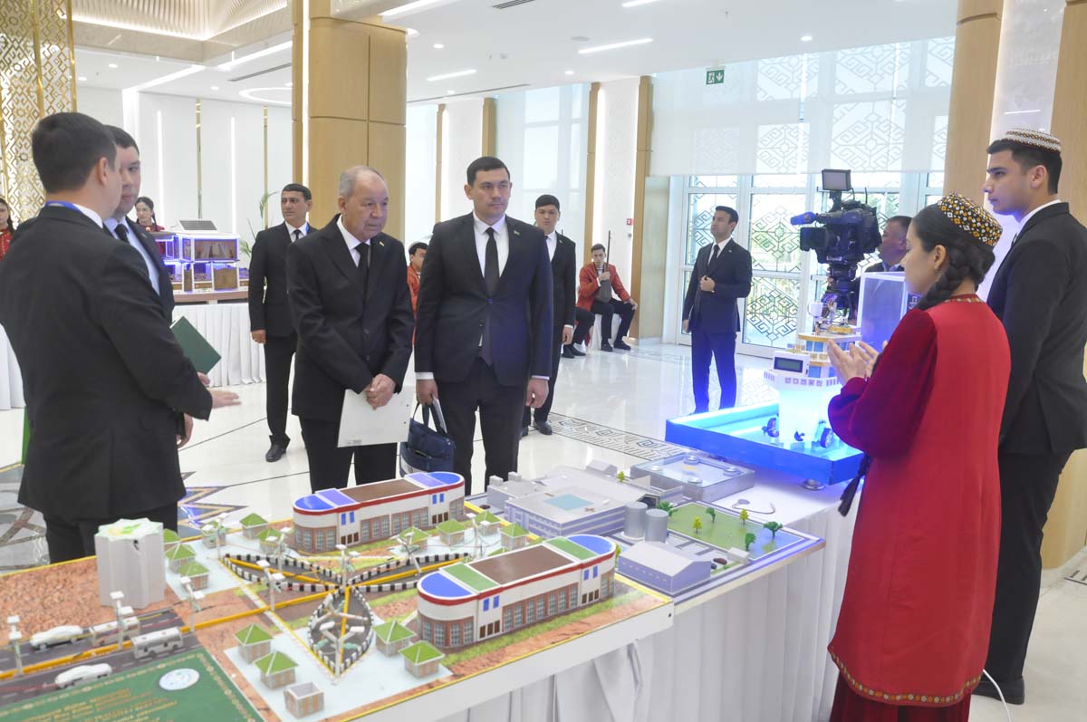 Молодые инноваторы Туркменистана предлагают решения в области «зелёной» энергетики на конкурсе стартапов в Мары