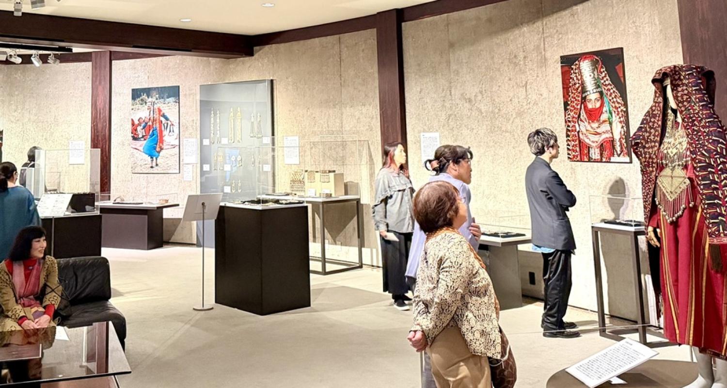 Tokioda türkmen milli gadymy lybaslarynyň, el işleriniň we şaý-sepleriniň sergisi açyldy