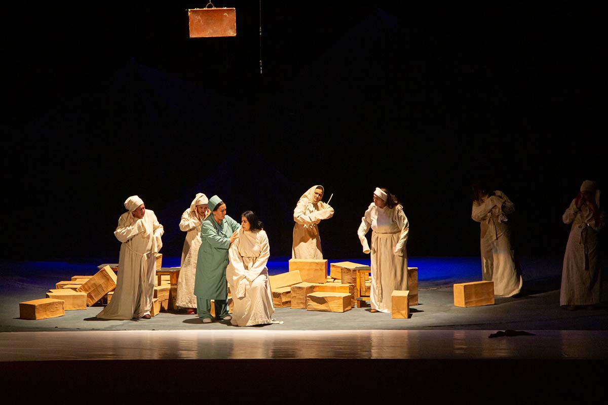 Белый конь вернул матери потерянного сына