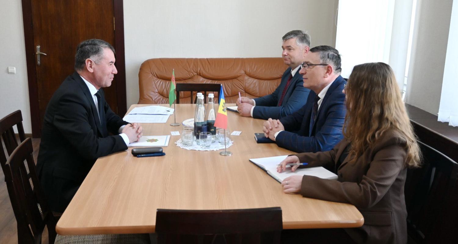 The meetings of the Ambassador of Turkmenistan to the Republic of Moldova at the Parliament and Chamber of Commerce and Industry
