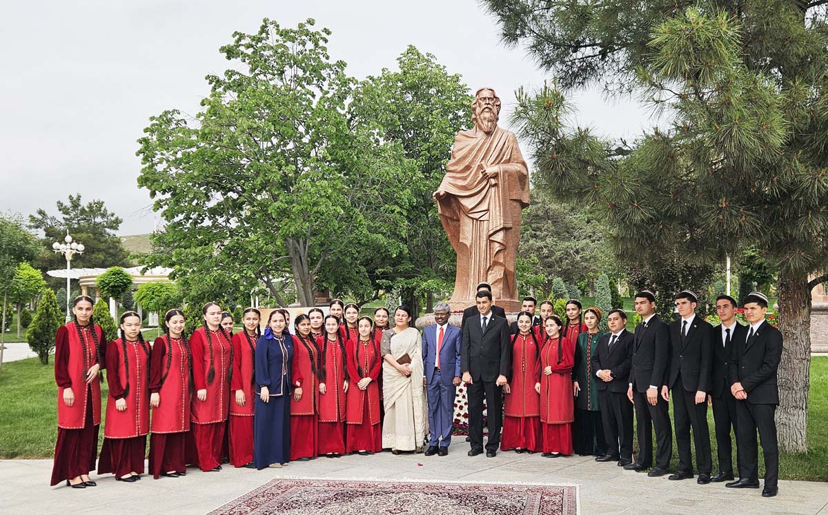 Мосты культуры между Туркменистаном и Индией: в Ашхабаде почтили память поэта и философа Рабиндраната Тагора
