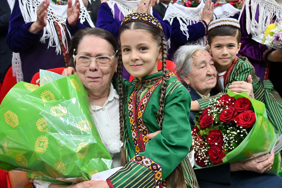 Watan gahrymanlarynyň hormatyna dabaralar