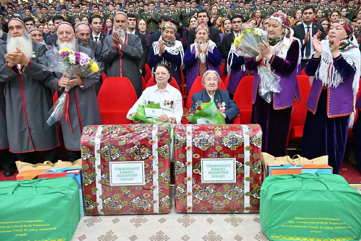 Watan gahrymanlarynyň hormatyna dabaralar