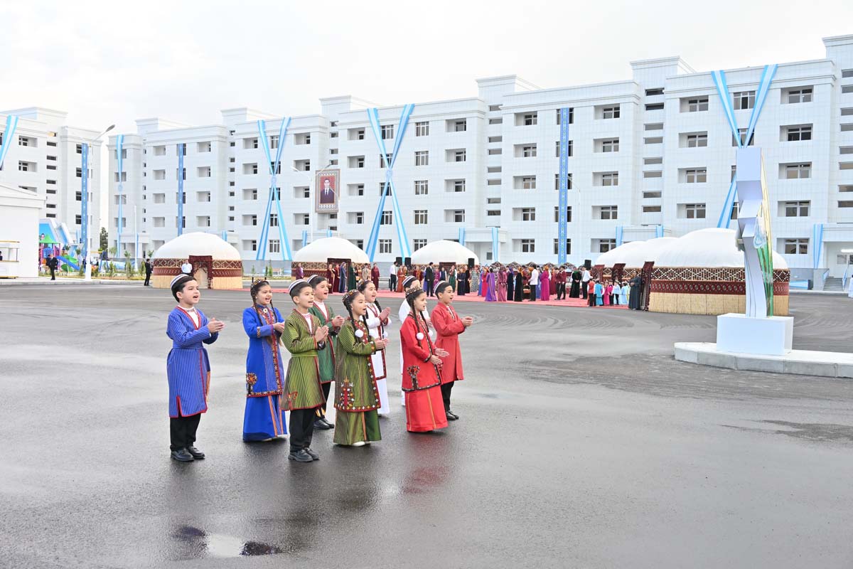 Aşgabat şäheriniň güni mynasybetli täze ýaşaýyş jaýlary açyldy