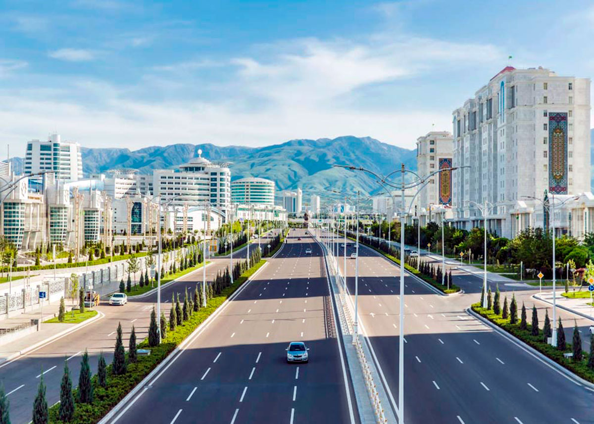 The hot weather in Turkmenistan is conducive to beach holidays
