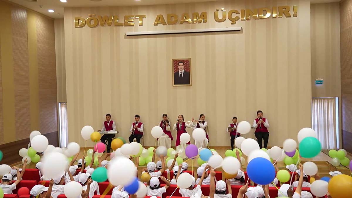 Çagalaryň tomusky dynç alyş möwsümi dowam edýär