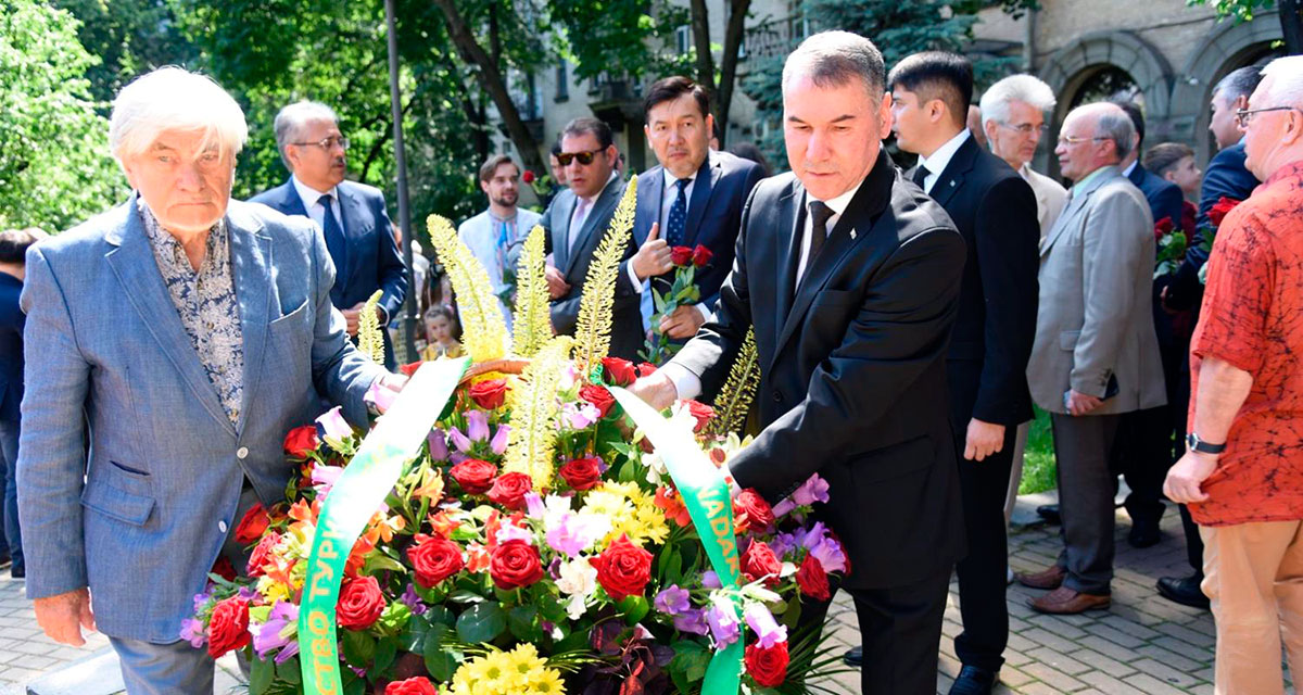 Solemn Events Dedicated to the Day of Cultural and Art Workers of Turkmenistan and the Poetry Day of Magtymguly Pyragy Held in Kyiv