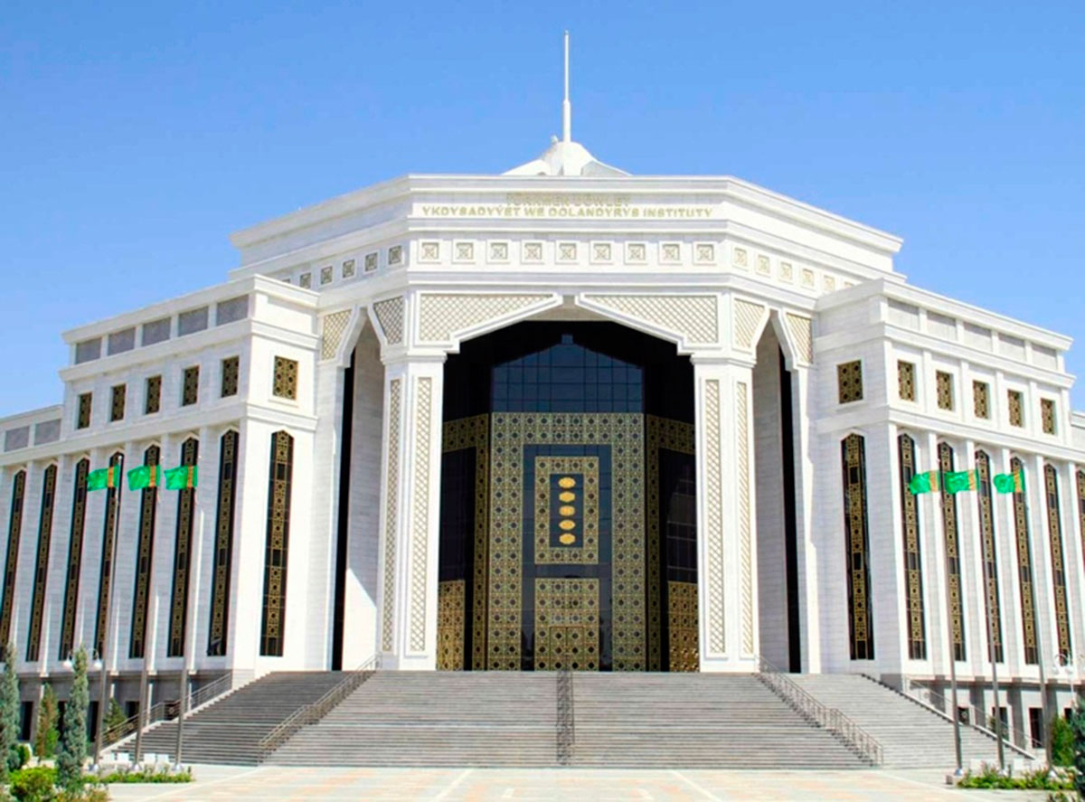 The «Economist» centre of the Turkmen university invites young people to study courses