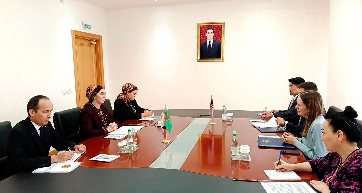 Meeting held between the Deputy Minister of Foreign Affairs of Turkmenistan and the Chargé d'Affaires a.i. of the United States to Turkmenistan