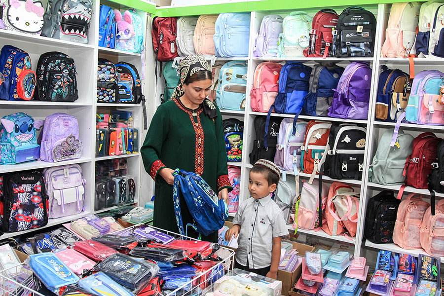 Mekdep bazarlarynyň işi ýokary derejede guralýar