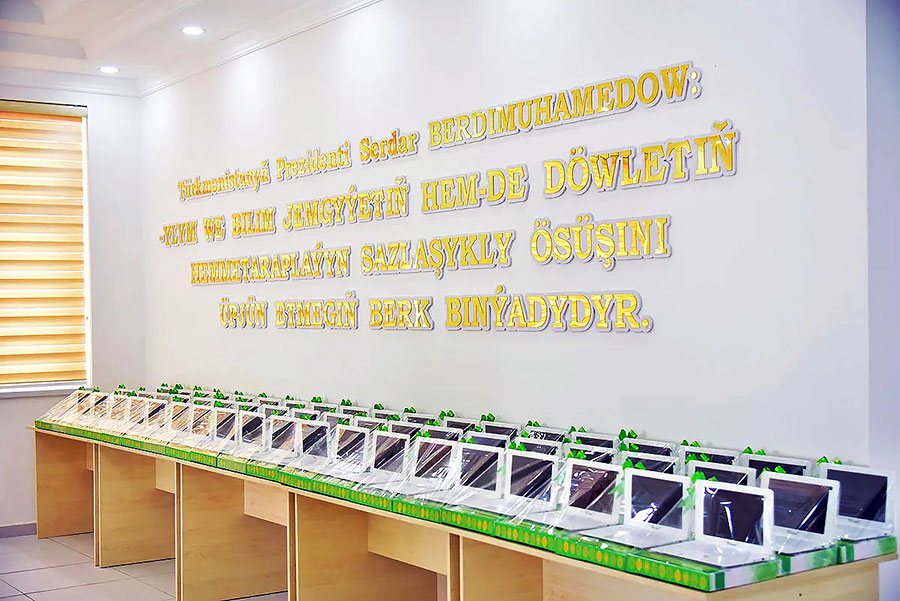 Täze okuw ýylynyň bosagasynda