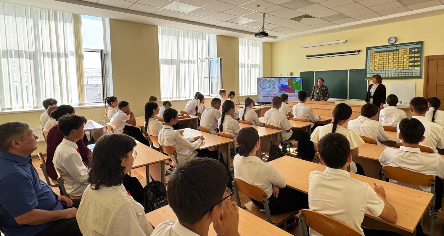 Open lesson is held at the Magtymguly Fragi school in the Astrakhan region of the Russian Federation