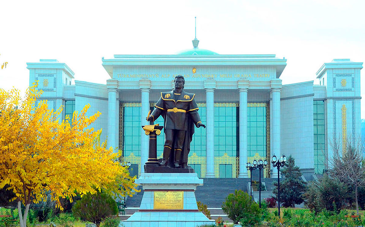 Осенние премьеры на театральной сцене