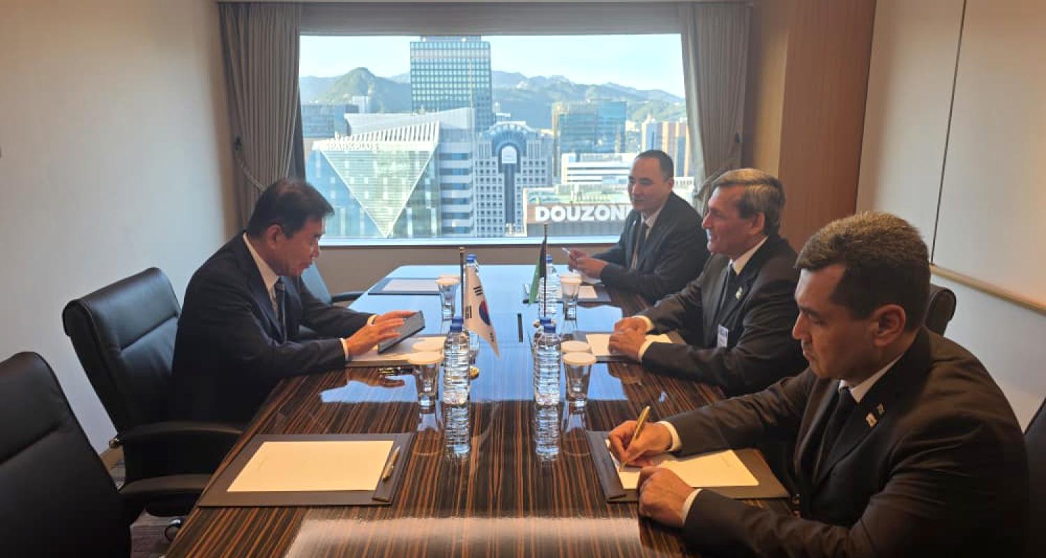 Türkmenistanyň Daşary işler ministriniň Koreýa Respublikasynyň Ählumumy innowasion barlaglar institutynyň direktory bilen duşuşygy