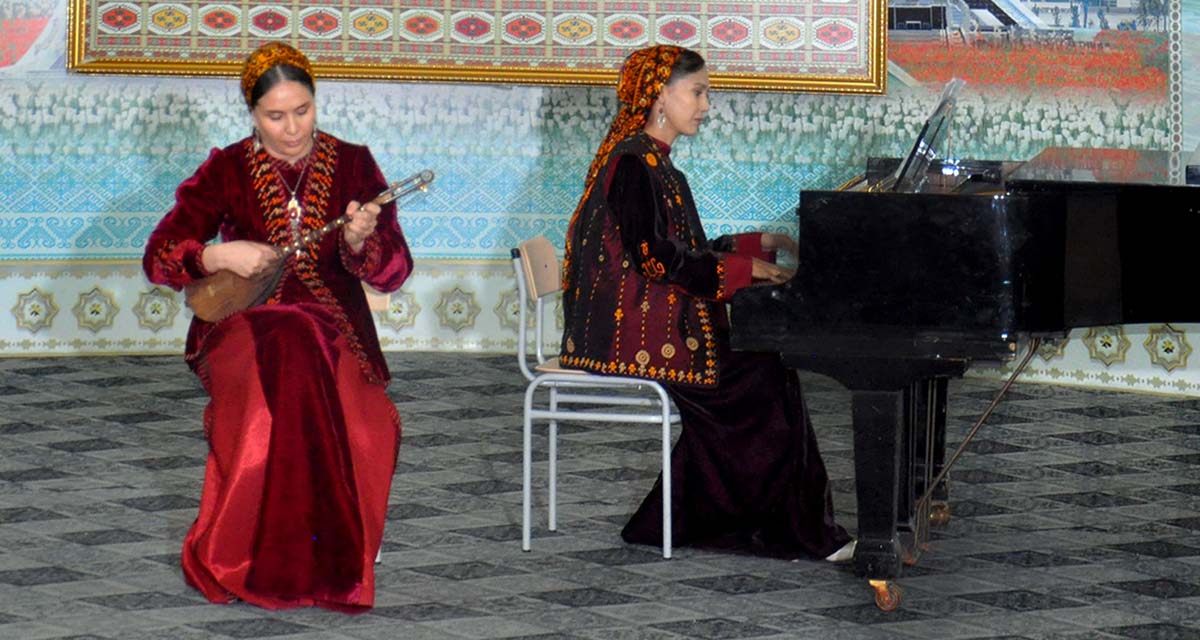 Конференция, посвящённая музыкальным инструментам народов мира
