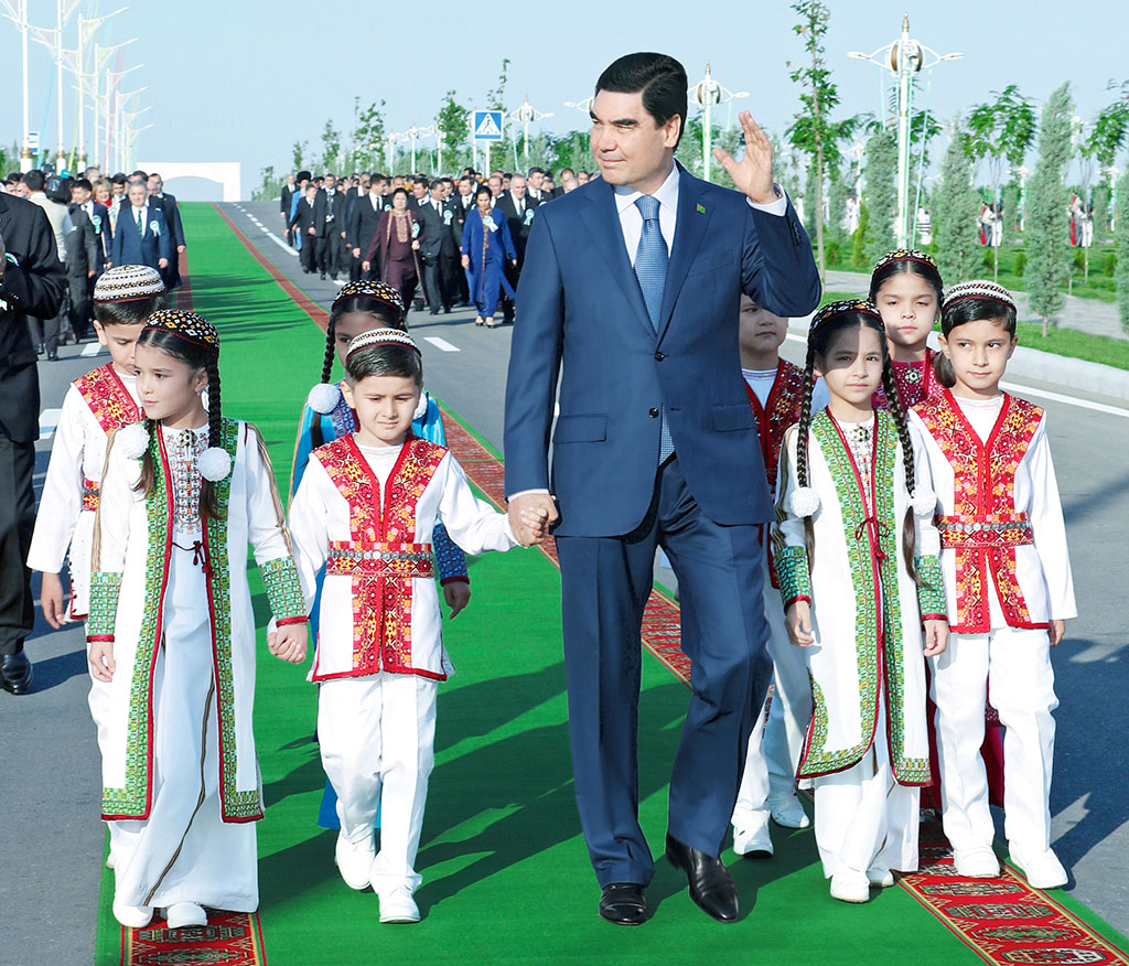 Туркменистан численность населения. Туркменистан численность населения. Туркмения население численность. Туркмения население национальный состав. Туркмения эсенгулы.