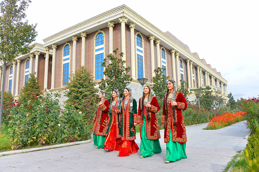Таджики и туркмены. Культура Таджикистана. Национальная культура Туркмен. Национальная культура Таджикистана. Туркменская Национальная одежда.