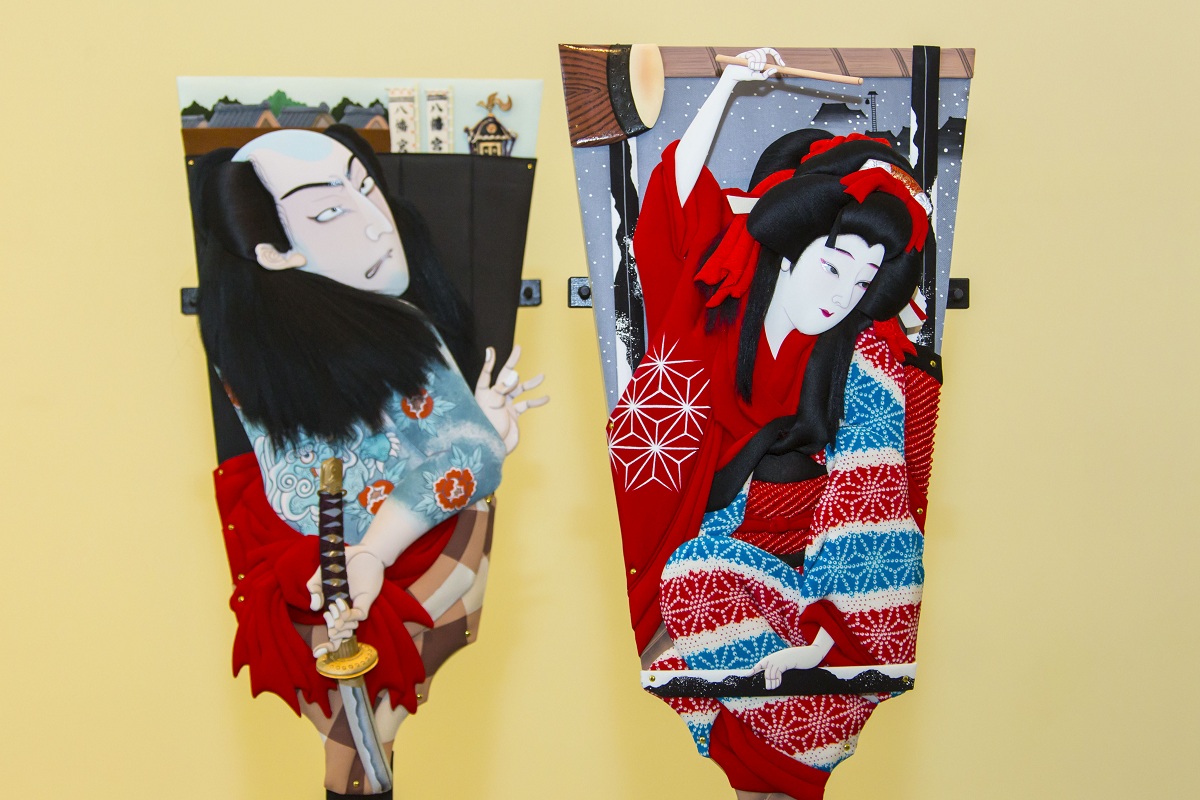 Путешествующие по миру японские куклы