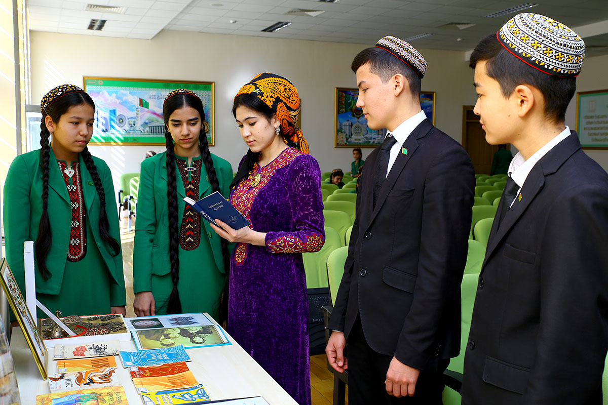 Gurbannazar Ezizowy hatyralap: bahar ylhamy