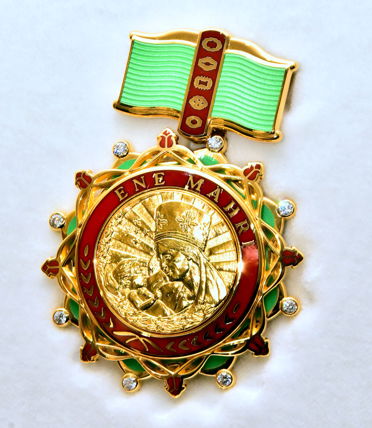 Köp çagaly eneleri hormatlamak dabarasy