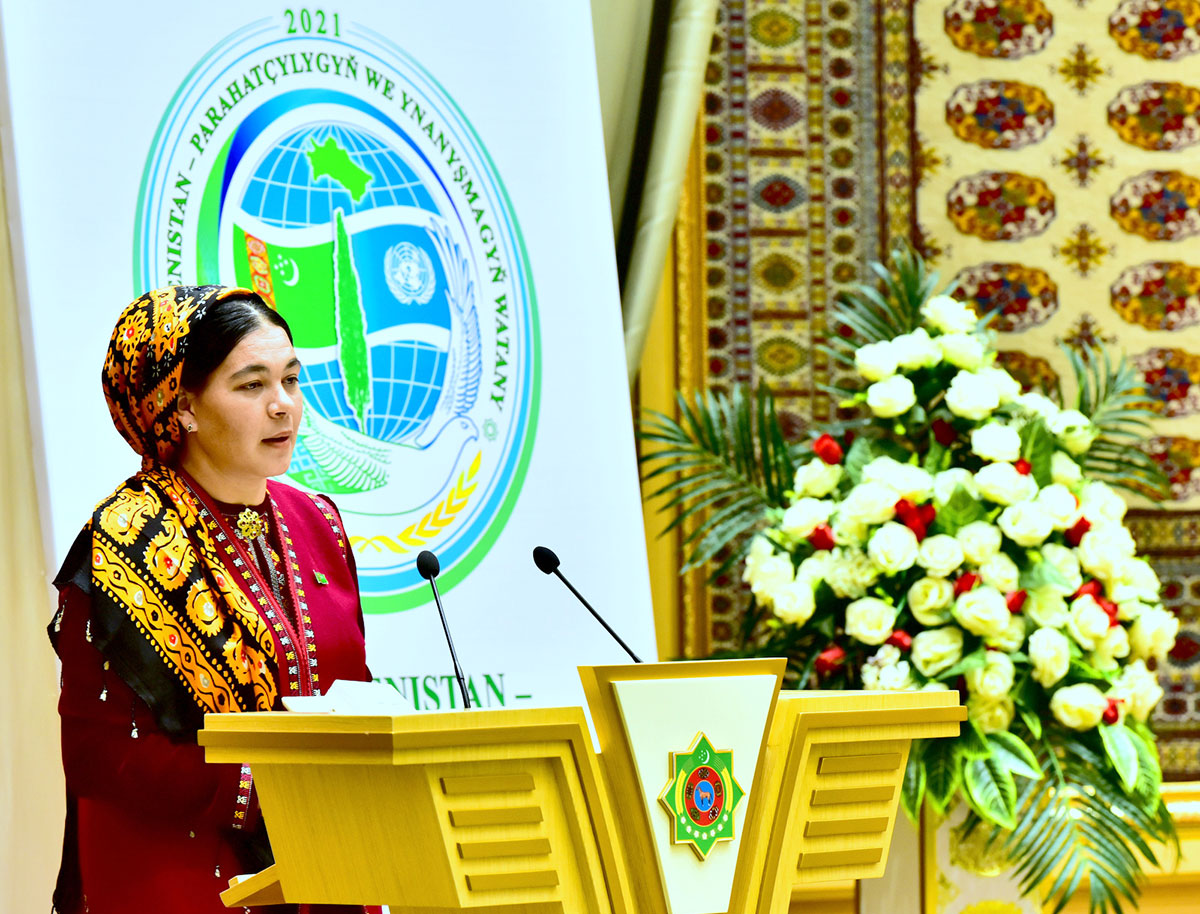 Köp çagaly eneleri hormatlamak dabarasy