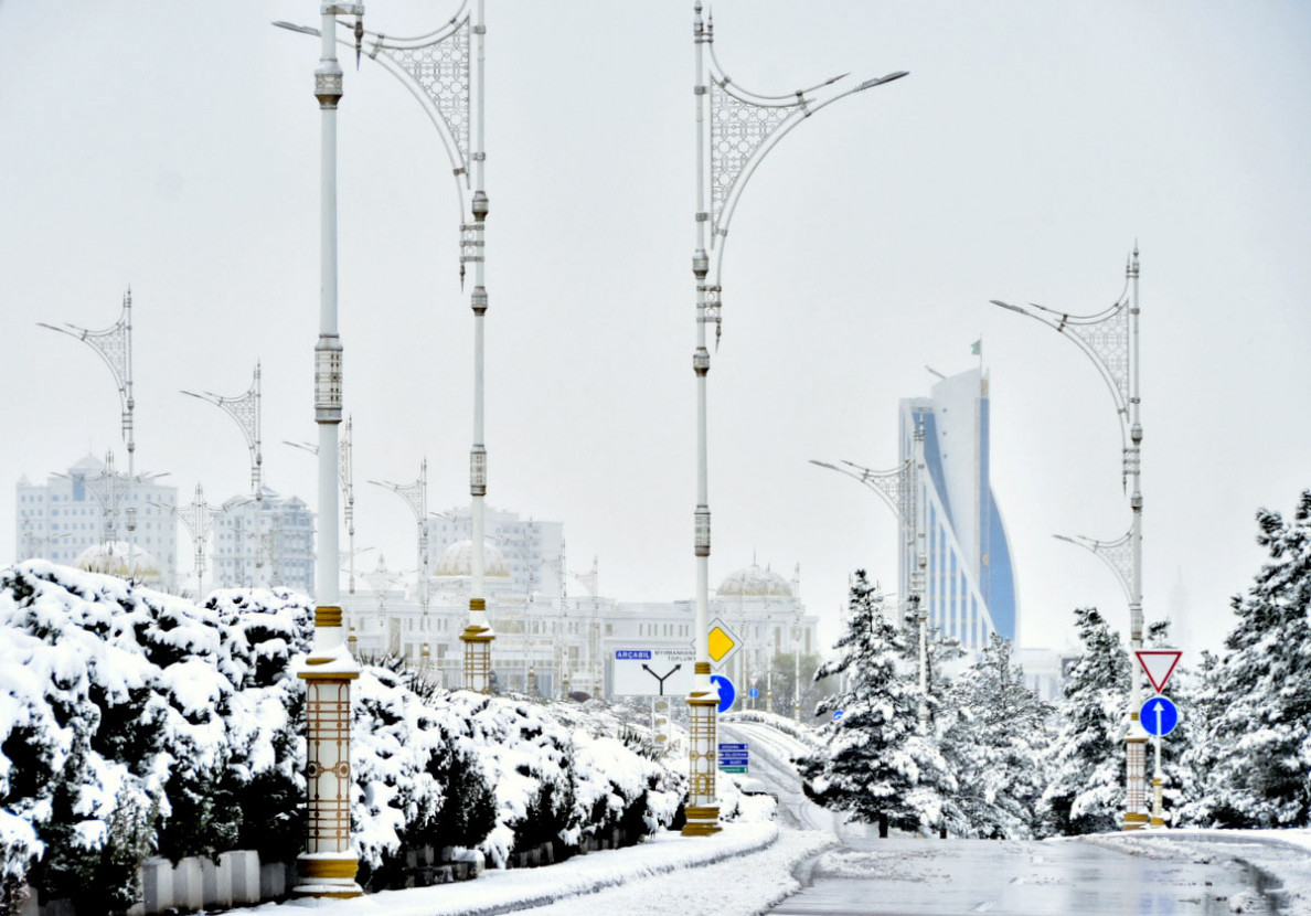 Fotoreportaž: baharyň gyş öwüşgini ýa-da martyň aýazly oýny