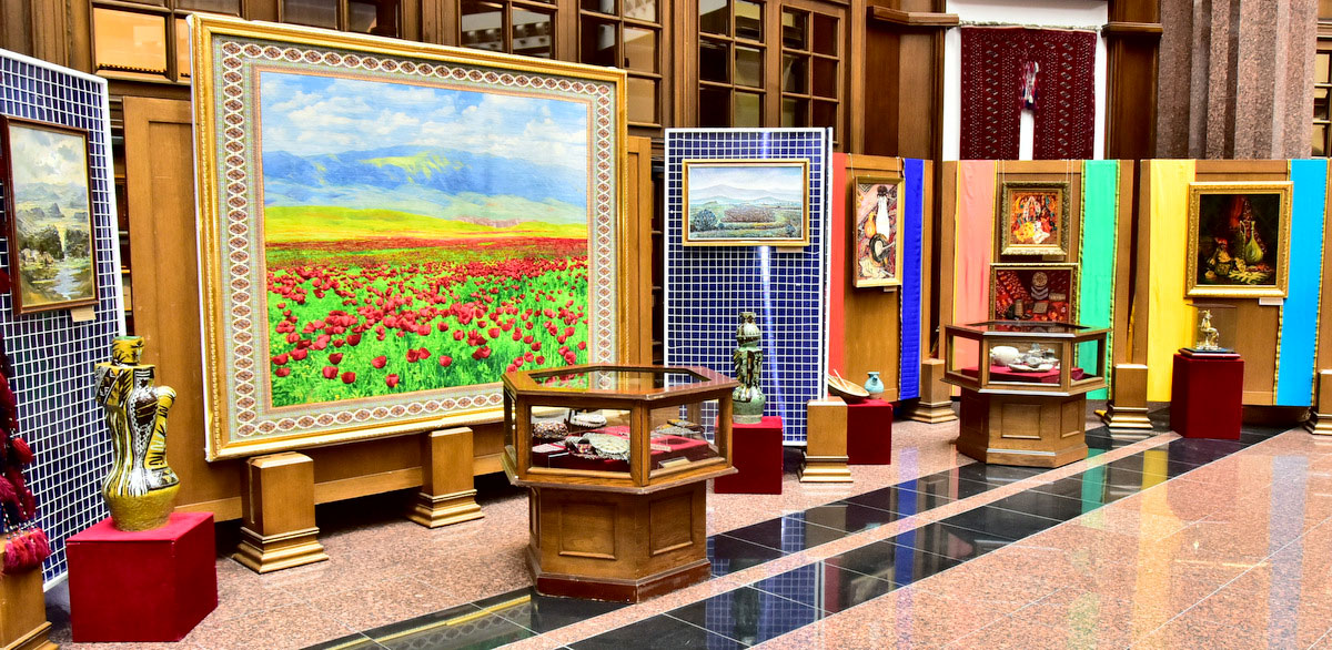 Döwlet muzeýinde guralan sergi Nowruz däpleri we onuň taryhy barada gürrüň berýär