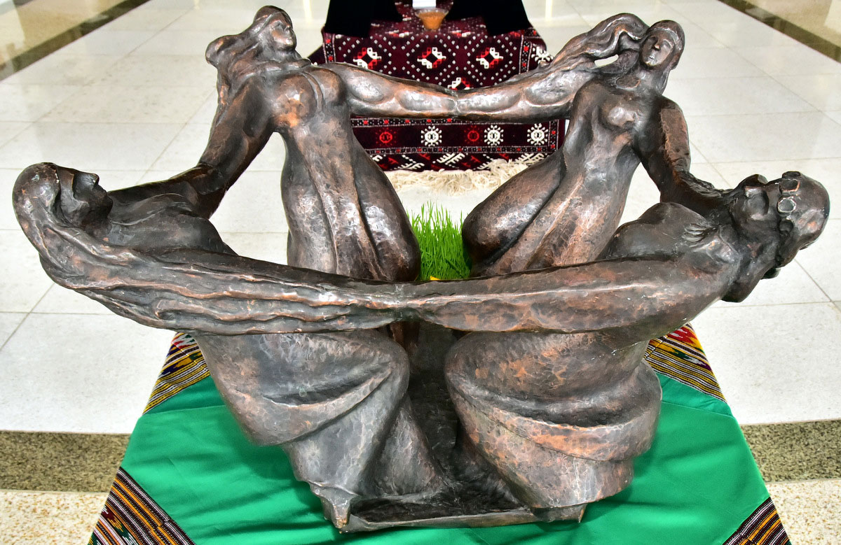 Türkmen nakgaşlarynyň Nowruza bagyşlanan işleriniň sergisi