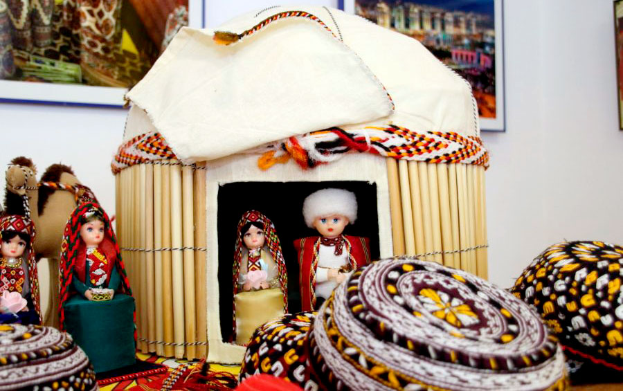 Жители Румынии знакомятся с историей, культурой и традициями туркменского народа