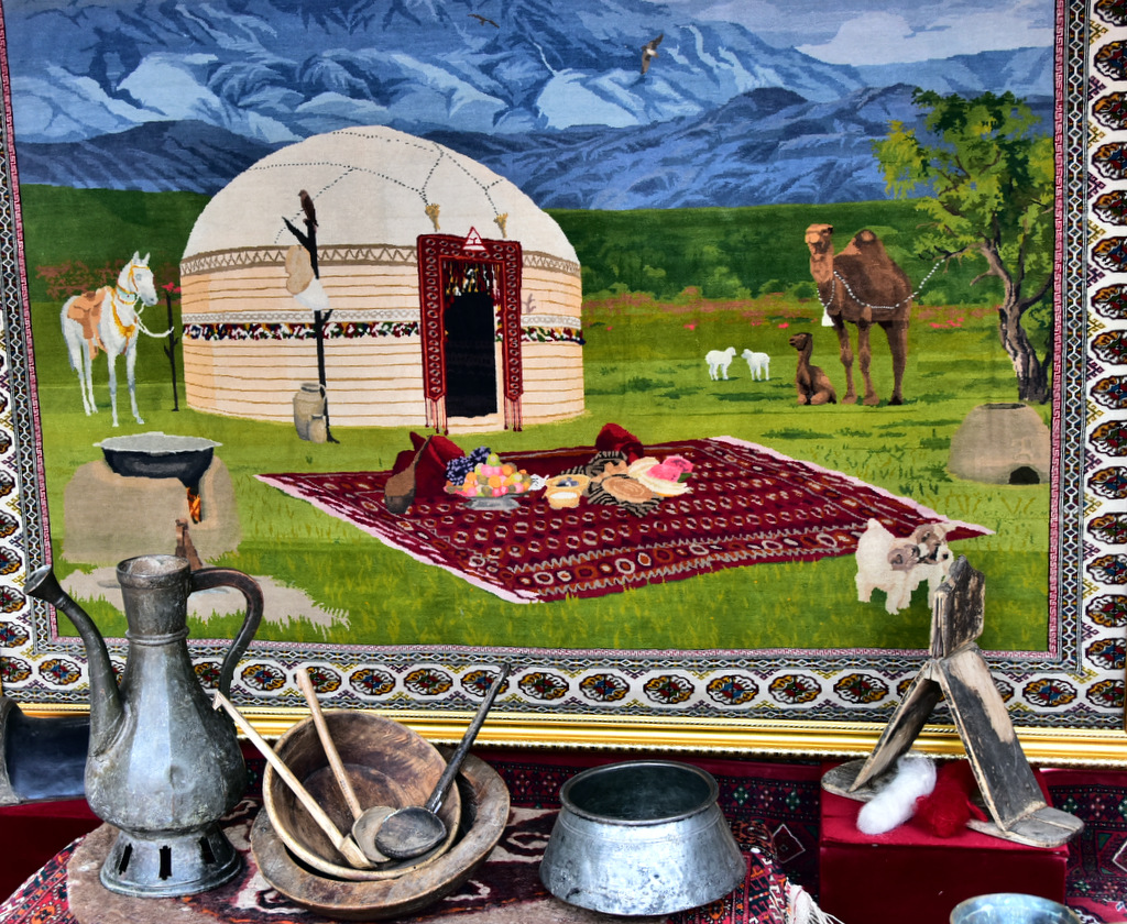 Türkmenistanlylar galkynyşyň we durmuş ösüşiniň dabaralanmasyny özünde jemleýän Nowruzy garşyladylar