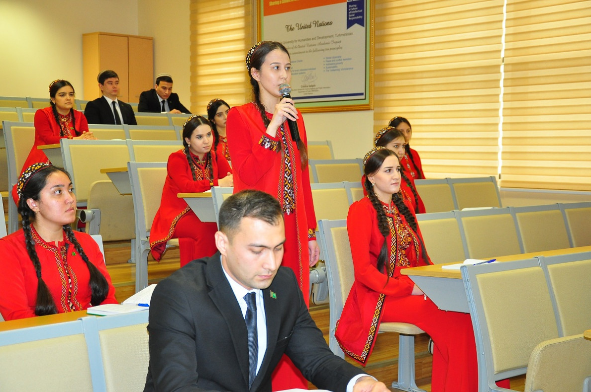 Rectors of two Russian higher educational institutions deliver lectures to Turkmen students