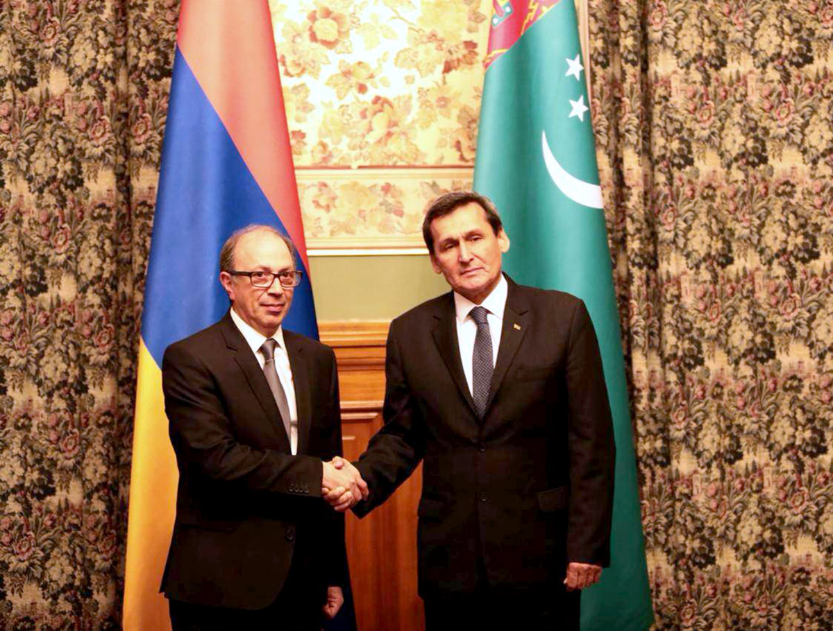 The Foreign Minister of Turkmenistan meets with his Armenian colleague