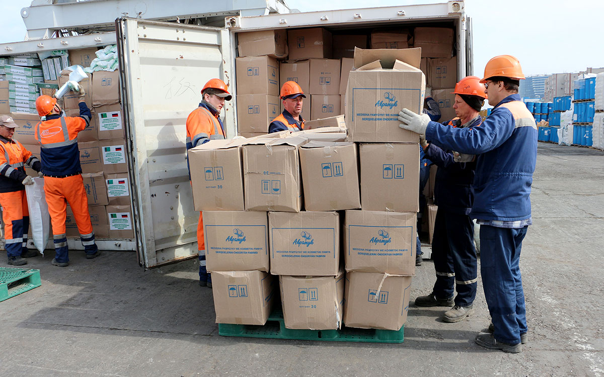 Humanitarian cargo from Turkmenistan arrives of Astrakhan Port