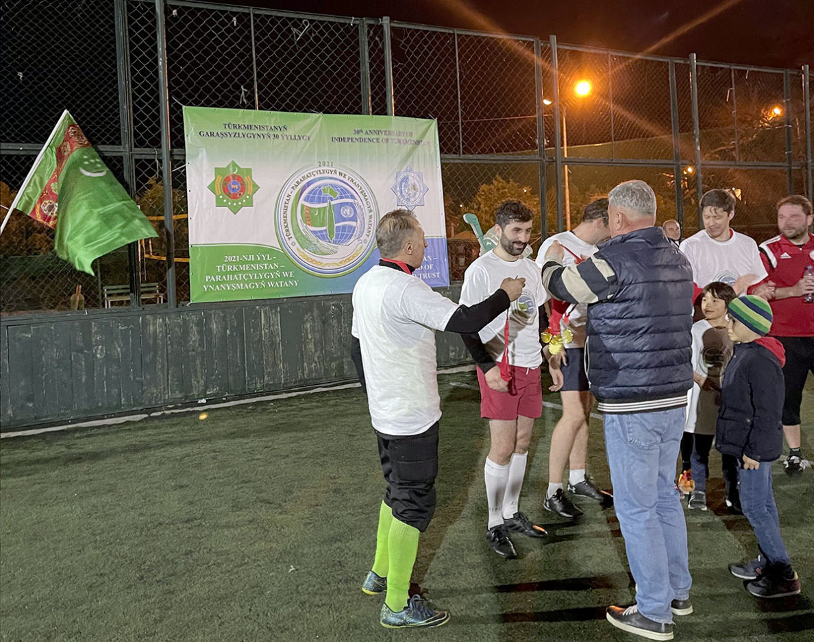 Türkmenistanyň Tbilisidäki diplomatik wekilligi mini-futbol boýunça ýaryş gurady
