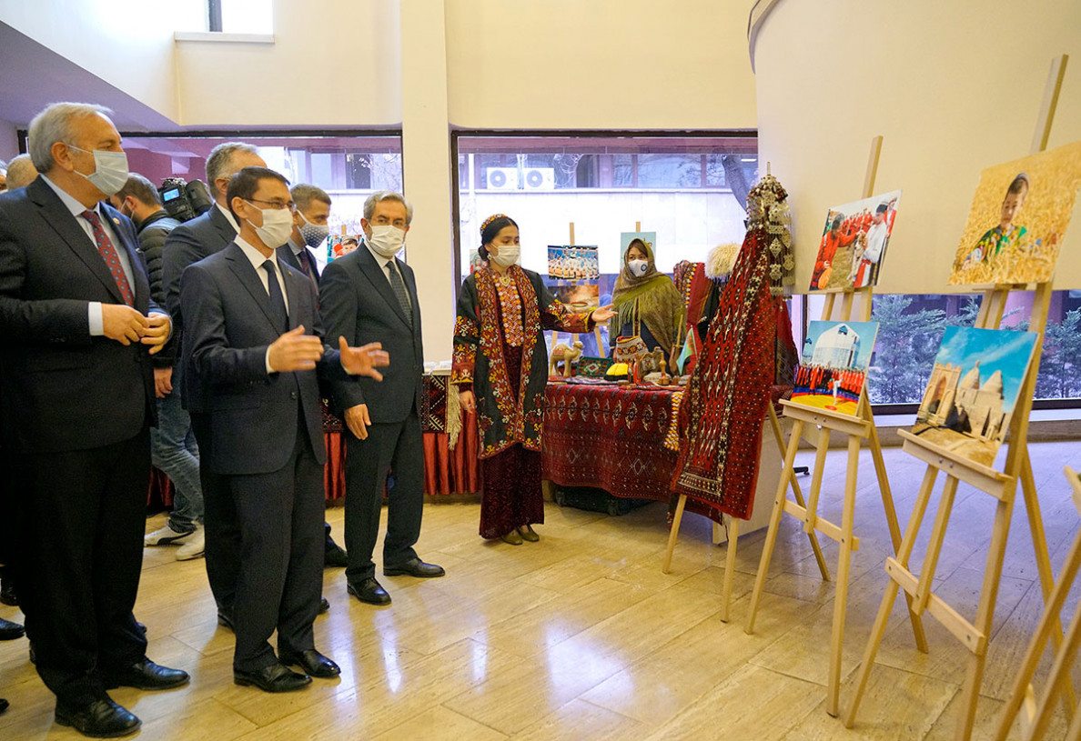 Ankarada Türkmenistanyň Prezidentiniň türk dilinde neşir edilen kitaplary  tanyşdyryldy