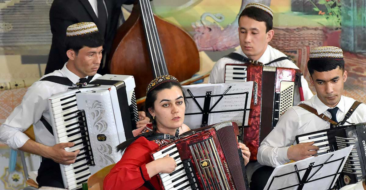 Tar, Accordion, Dutar: Musical Eclecticism and Classical Style of Playing